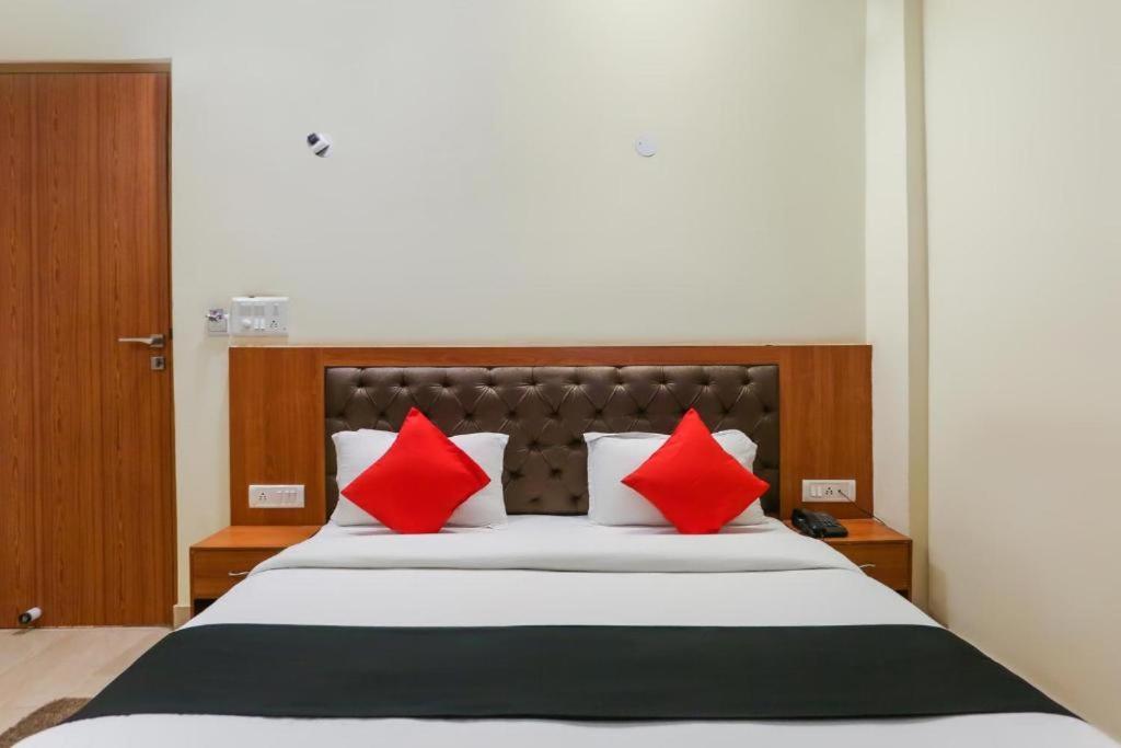 Capital O Bvh Hospitality Near Pvr Ansal Plaza Greater Noida Hotel Luaran gambar
