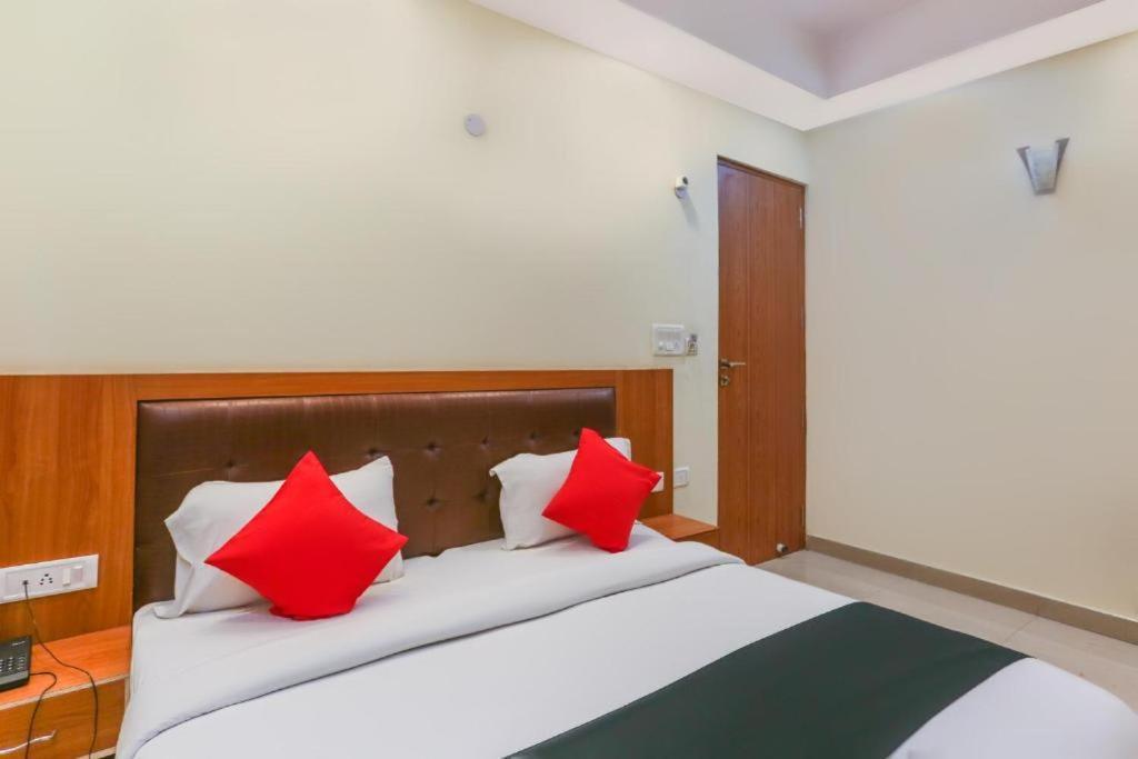 Capital O Bvh Hospitality Near Pvr Ansal Plaza Greater Noida Hotel Luaran gambar